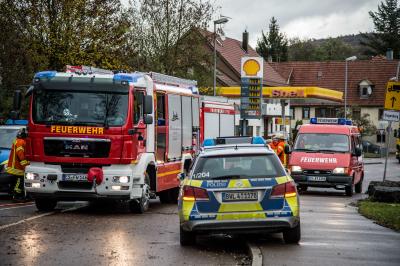 Reichenbach: Zwei Verletzte nach Frontalcrash am Ortseingang - Feuerwehr im Dauereinsatz